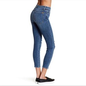 Joe's Jeans The Skinny Distressed Lucille Wash 28